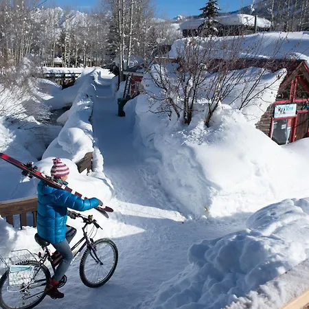 Wheelchair Accessible 2-Bedroom Condo - Slopeside Condo